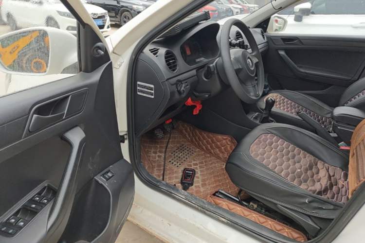 Used Volkswagen Jetta 2015 1.6L Manual Fashion Edition Driver Seat