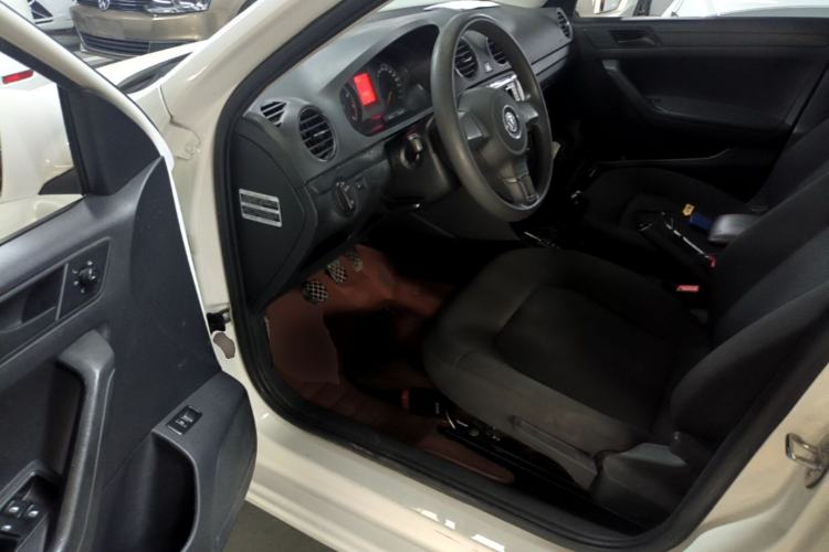 Used Volkswagen Jetta 2015 Value Edition 1.6L Manual Fashionable Style Driver Seat