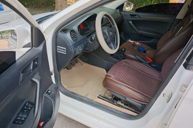 Used Volkswagen Jetta 2015 Value Edition 1.6L Manual Fashionable Style Driver Seat