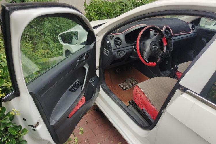 Used Volkswagen Jetta 2015 Zhuihui Edition 1.4L Manual Fashion Model Driver Seat