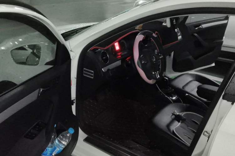 Used Volkswagen Jetta 2015 Value Edition 1.6L Automatic Comfort Version Driver Seat
