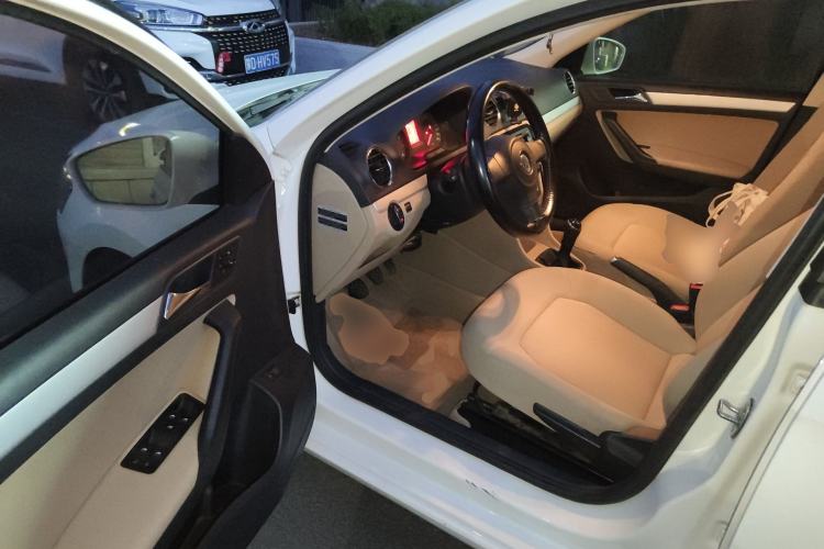 Used Volkswagen Jetta 2015 1.6L Manual Comfort Model Driver Seat