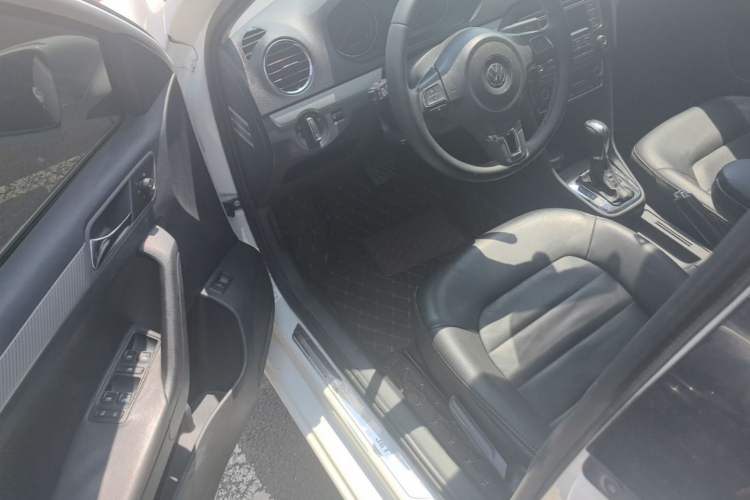 Used Volkswagen Jetta 2015 1.6L Automatic Luxury Model Driver Seat