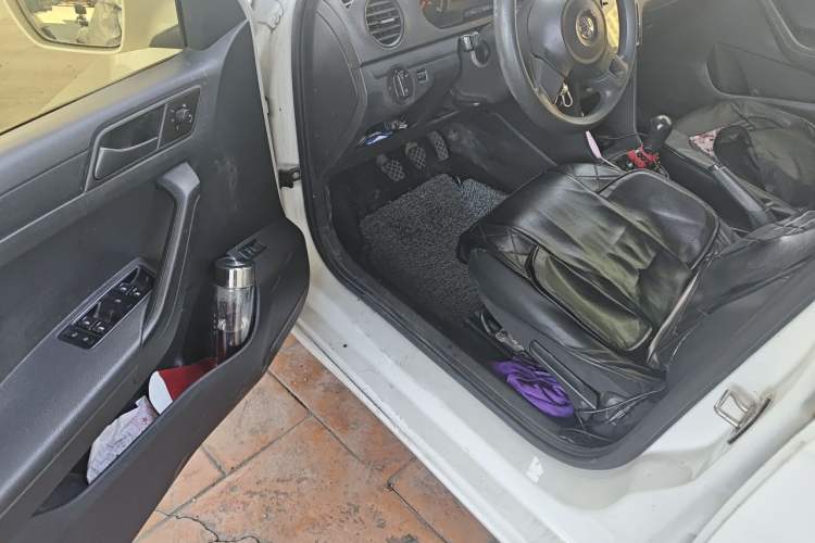 Used Volkswagen Jetta 2015 1.6L Manual Fashion Edition Driver Seat