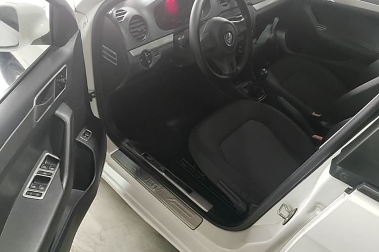 Used Volkswagen Jetta 2015 Value Edition 1.6L Manual Fashionable Style Driver Seat