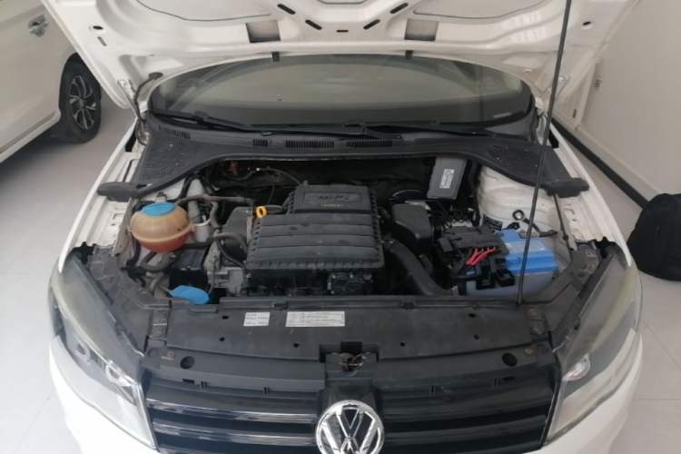 Used Volkswagen Jetta 2015 1.4L Manual Fashion Model Engine Bay