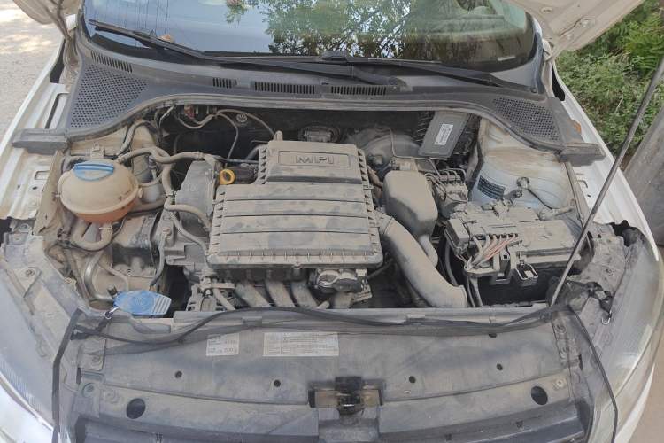 Used Volkswagen Jetta 2015 1.4L Manual Fashion Model Engine Bay