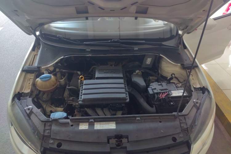 Used Volkswagen Jetta 2015 Value Edition 1.6L Manual Fashionable Style Engine Bay