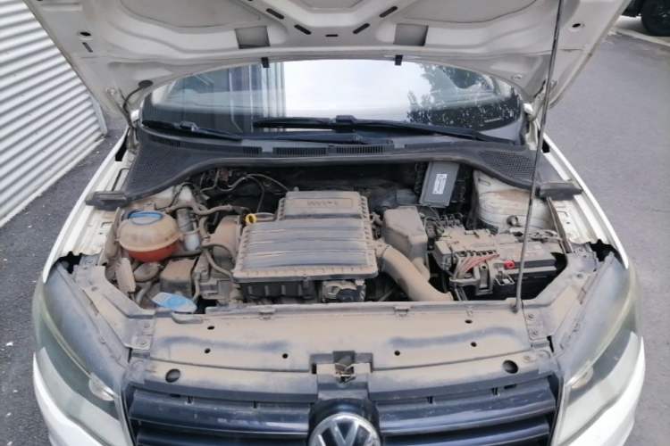 Used Volkswagen Jetta 2015 Zhuihui Edition 1.4L Manual Fashion Model Engine Bay