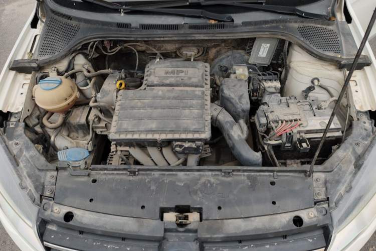 Used Volkswagen Jetta 2015 Zhuihui Edition 1.6L Manual Comfort Model Engine Bay