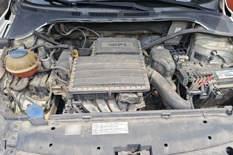 Used Volkswagen Jetta 2015 Zhuihui Edition 1.4L Manual Fashion Model Engine Bay