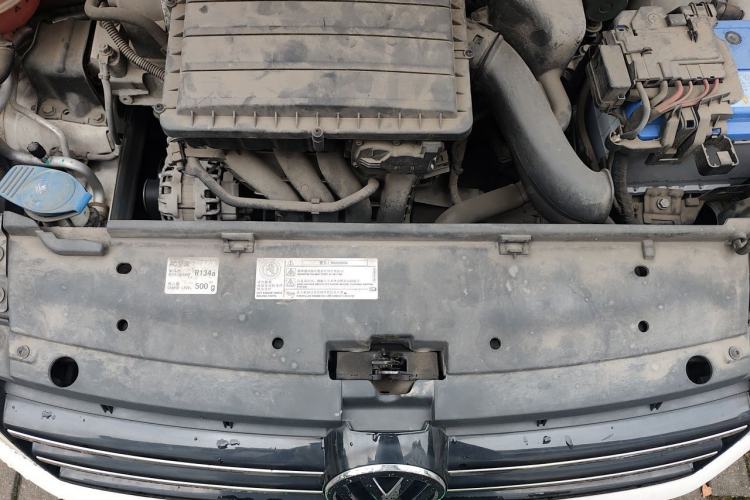 Used Volkswagen Jetta 2015 Zhihui Edition 1.4L Manual Comfort Model Engine Bay