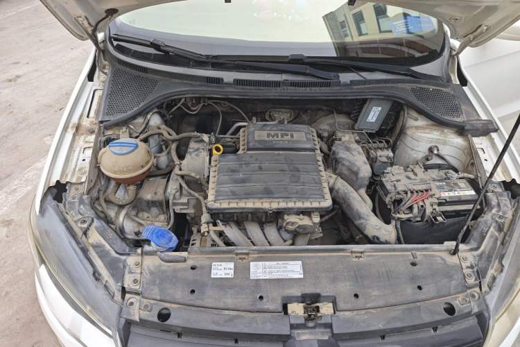 Used Volkswagen Jetta 2015 Value Edition 1.6L Manual Fashionable Style Engine Bay