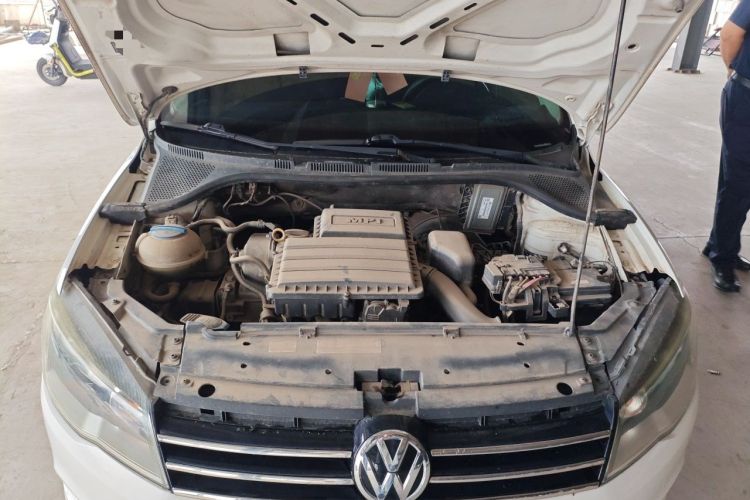 Used Volkswagen Jetta 2015 Zhuihui Edition 1.4L Manual Fashion Model Engine Bay