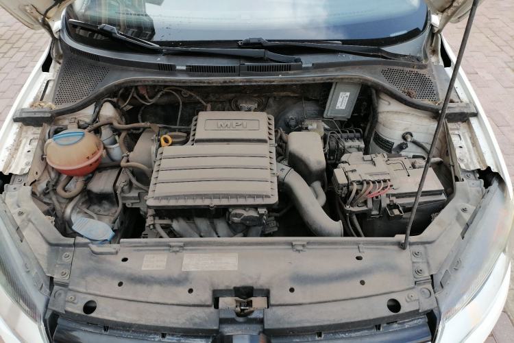 Used Volkswagen Jetta 2015 Zhuihui Edition 1.4L Manual Fashion Model Engine Bay