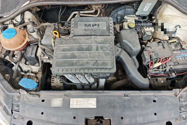 Used Volkswagen Jetta 2015 Zhuihui Edition 1.6L Manual Comfort Model Engine Bay