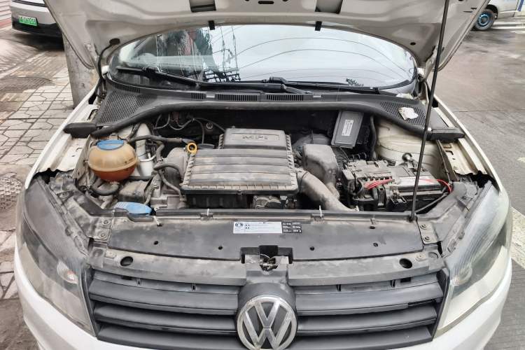 Used Volkswagen Jetta 2015 Zhuihui Edition 1.4L Manual Fashion Model Engine Bay
