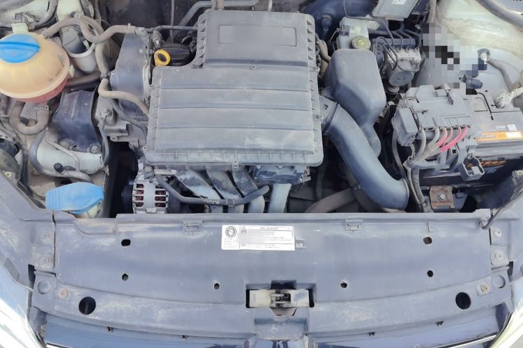 Used Volkswagen Jetta 2015 Zhuihui Edition 1.6L Manual Comfort Model Engine Bay