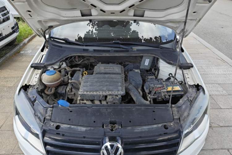 Used Volkswagen Jetta 2015 Value Edition 1.6L Manual Fashionable Style Engine Bay