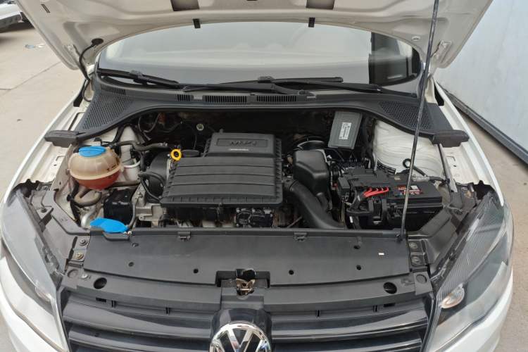 Used Volkswagen Jetta 2015 Value Edition 1.6L Manual Fashionable Style Engine Bay