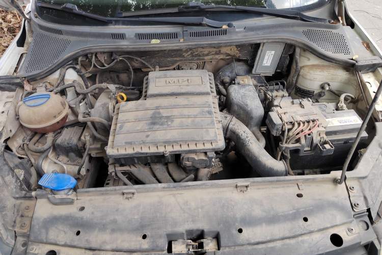 Used Volkswagen Jetta 2015 Zhihui Edition 1.4L Manual Comfort Model Engine Bay