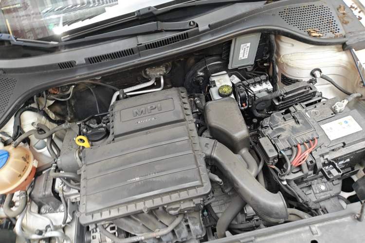 Used Volkswagen Jetta 2015 Value Edition 1.6L Automatic Comfort Version Engine Bay