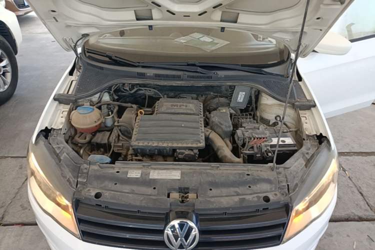Used Volkswagen Jetta 2015 Zhuihui Edition 1.4L Manual Fashion Model Engine Bay