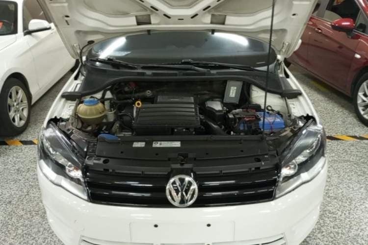 Used Volkswagen Jetta 2015 Value Edition 1.6L Automatic Fashion Version Engine Bay