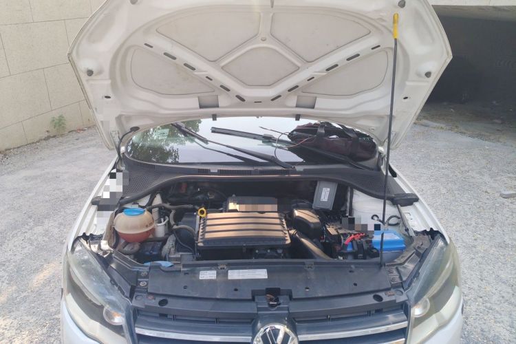 Used Volkswagen Jetta 2015 Zhuihui Edition 1.6L Manual Comfort Model Engine Bay