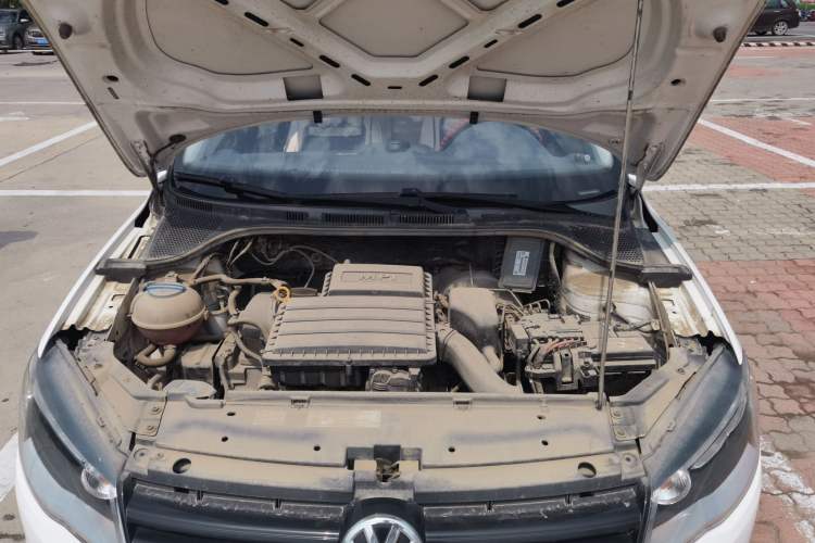 Used Volkswagen Jetta 2015 Zhuihui Edition 1.4L Manual Fashion Model Engine Bay