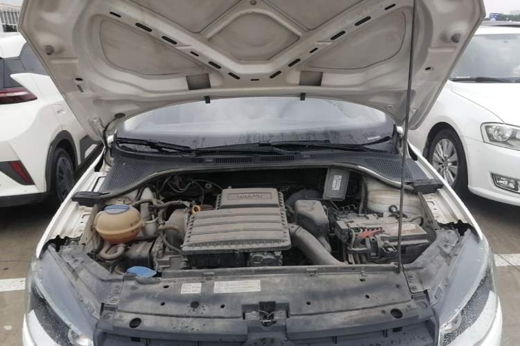 Used Volkswagen Jetta 2015 1.6L Manual Fashion Edition Engine Bay