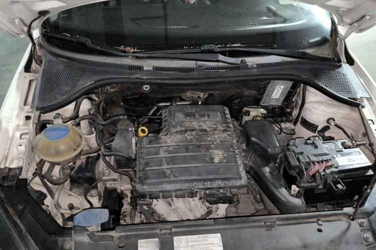 Used Volkswagen Jetta 2015 Zhuihui Edition 1.4L Manual Fashion Model Engine Bay