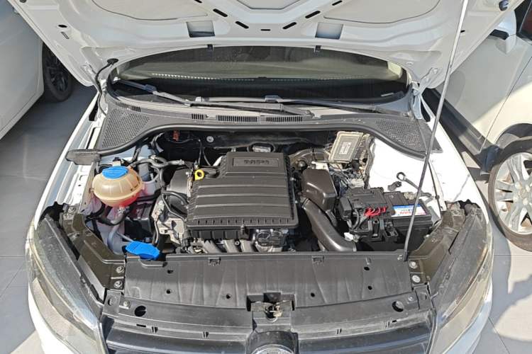 Used Volkswagen Jetta 2015 Value Edition 1.6L Manual Fashionable Style Engine Bay