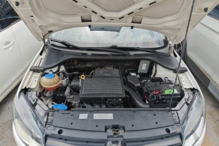 Used Volkswagen Jetta 2015 Value Edition 1.6L Automatic Fashion Version Engine Bay
