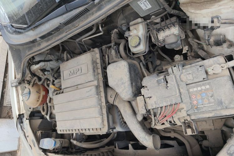 Used Volkswagen Jetta 2015 1.6L Manual Fashion Edition Engine Bay Left