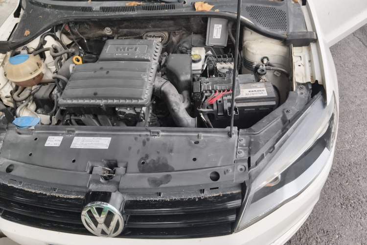Used Volkswagen Jetta 2015 1.6L Manual Fashion Edition Engine Bay Left