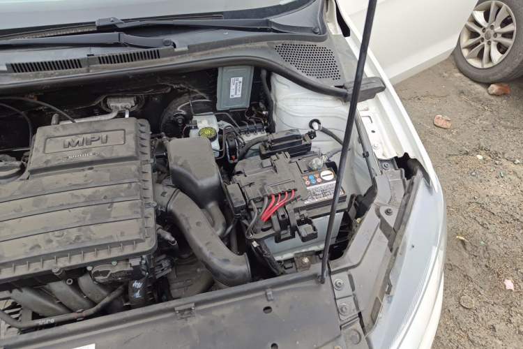 Used Volkswagen Jetta 2015 Value Edition 1.6L Automatic Comfort Version Engine Bay Left