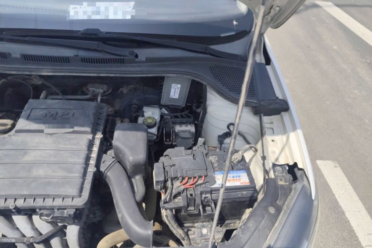 Used Volkswagen Jetta 2015 Value Edition 1.6L Manual Fashionable Style Engine Bay Left