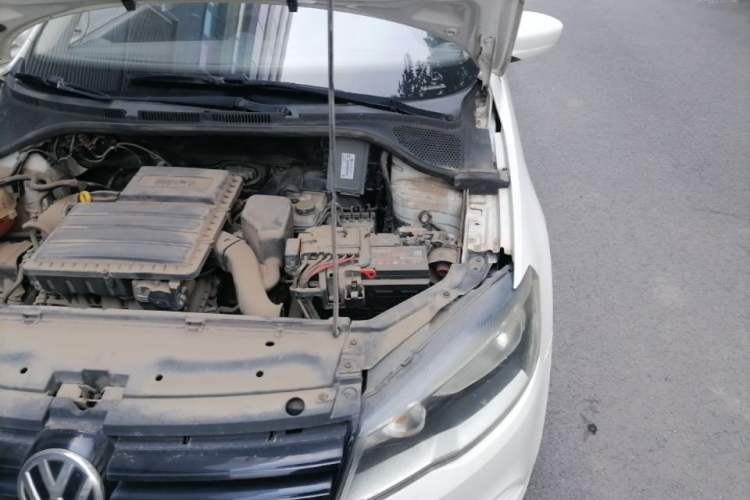 Used Volkswagen Jetta 2015 Zhuihui Edition 1.4L Manual Fashion Model Engine Bay Left