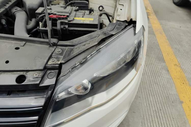 Used Volkswagen Jetta 2015 Value Edition 1.6L Automatic Fashion Version Engine Bay Left