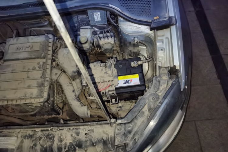 Used Volkswagen Jetta 2015 Zhuihui Edition 1.4L Manual Fashion Model Engine Bay Left