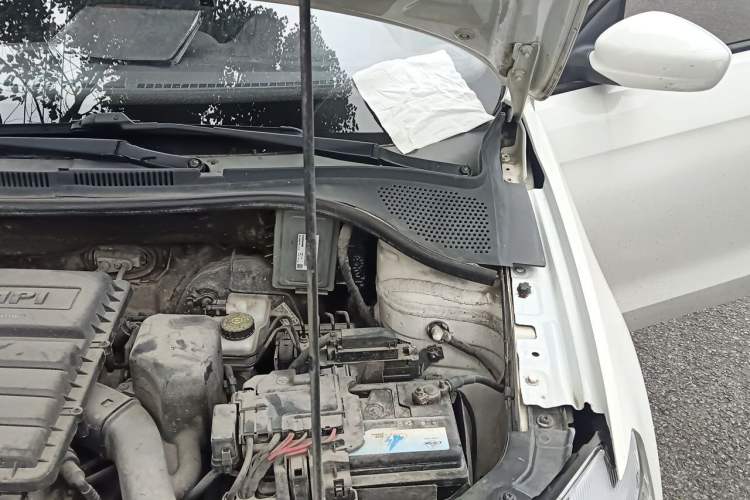 Used Volkswagen Jetta 2015 1.6L Automatic Fashion Model Engine Bay Left