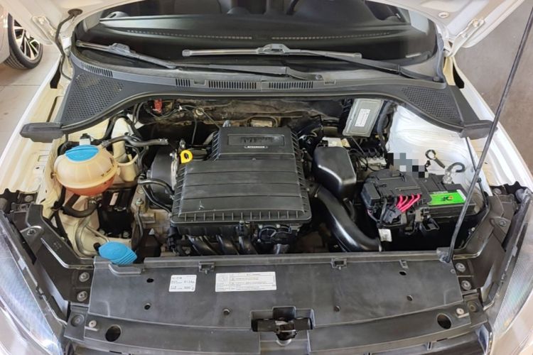 Used Volkswagen Jetta 2015 Value Edition 1.6L Manual Fashionable Style Engine Bay Left