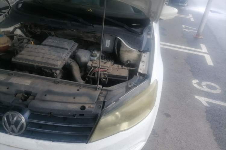 Used Volkswagen Jetta 2015 Value Edition 1.6L Manual Fashionable Style Engine Bay Left