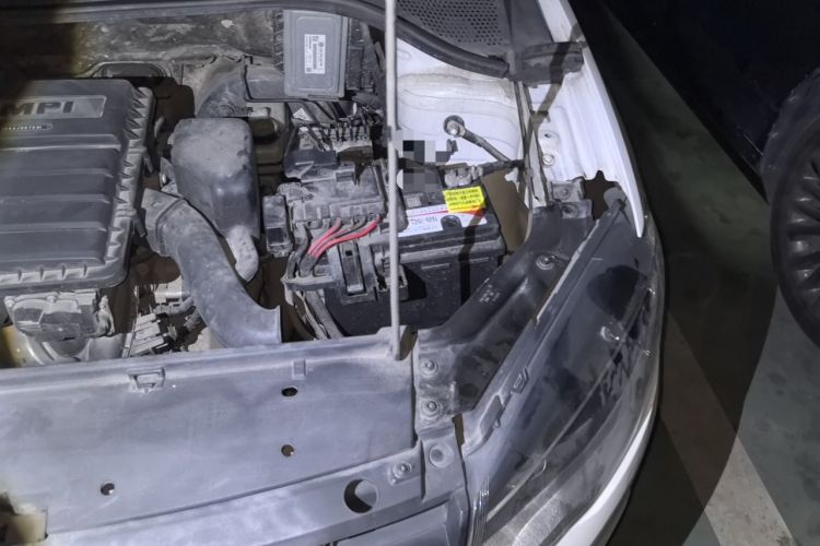 Used Volkswagen Jetta 2015 Zhuihui Edition 1.4L Manual Fashion Model Engine Bay Left