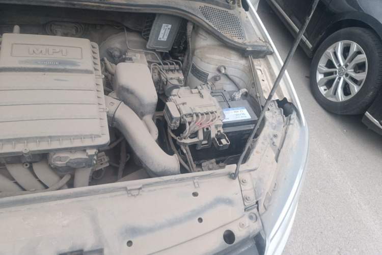 Used Volkswagen Jetta 2015 1.6L Manual Fashion Edition Engine Bay Left