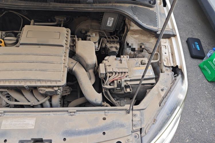Used Volkswagen Jetta 2015 Zhuihui Edition 1.6L Manual Comfort Model Engine Bay Left