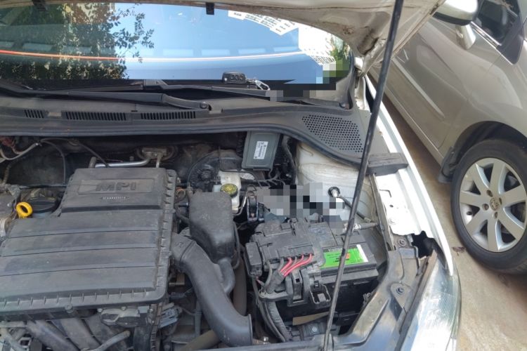 Used Volkswagen Jetta 2015 Zhihui Edition 1.4L Manual Comfort Model Engine Bay Left