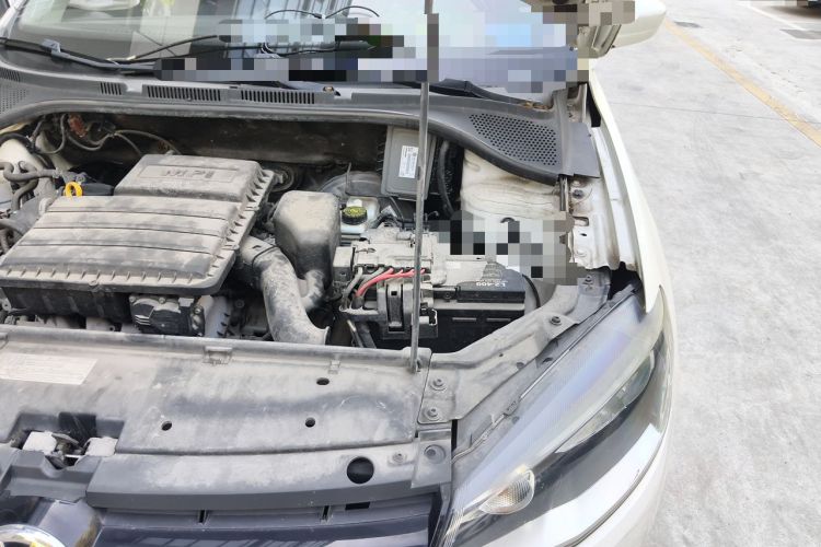 Used Volkswagen Jetta 2015 1.6L Manual Fashion Edition Engine Bay Left