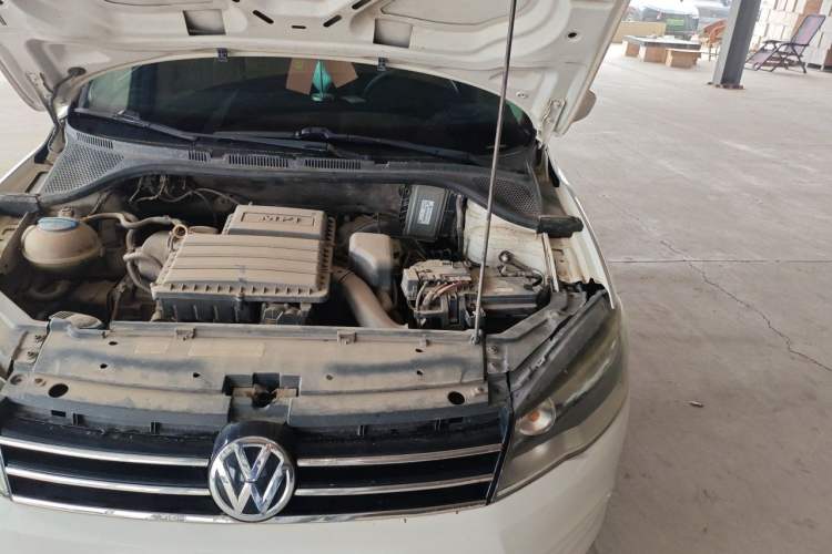Used Volkswagen Jetta 2015 Zhuihui Edition 1.4L Manual Fashion Model Engine Bay Left